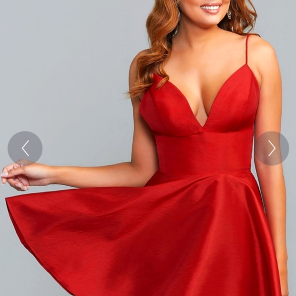 Sherri Hill Low V-Neck Short Fit and Flare Homecoming / Prom Dress - Picture 4 of 9